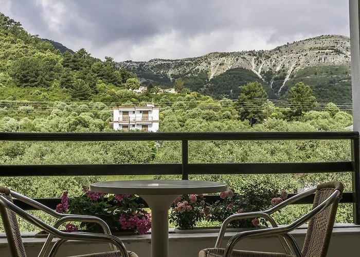 Sylvia Коинира