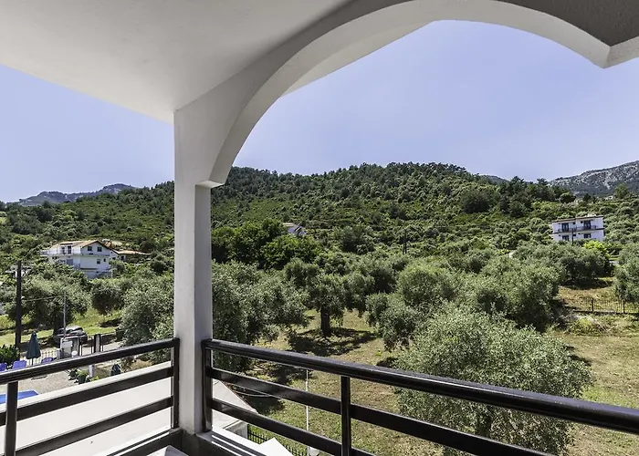 Sylvia Коинира